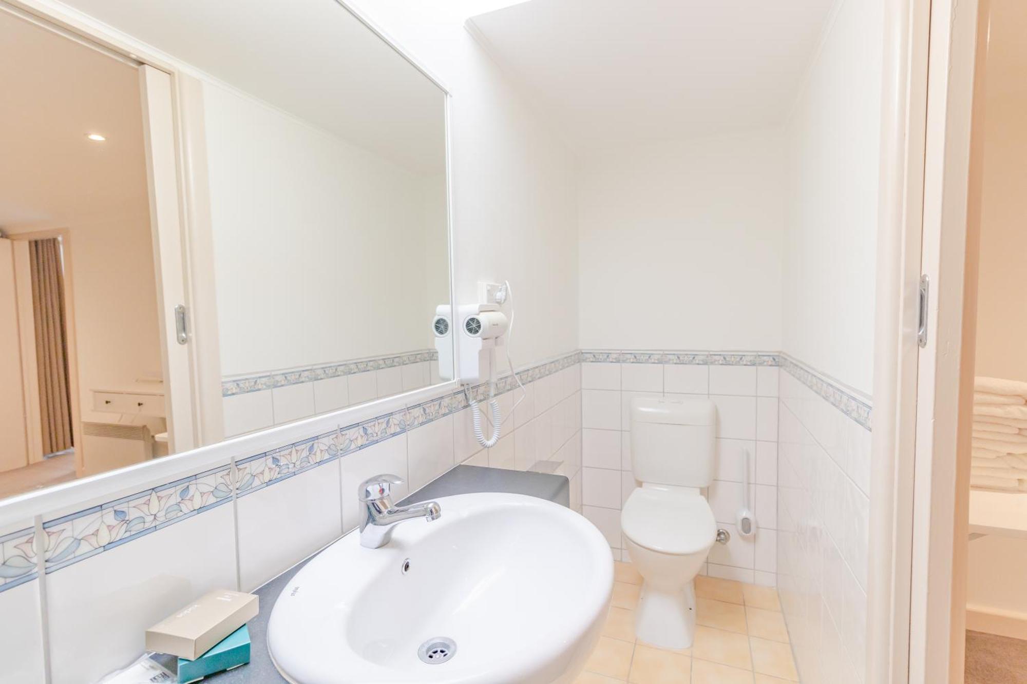 Warburton Lodge Bagian luar foto